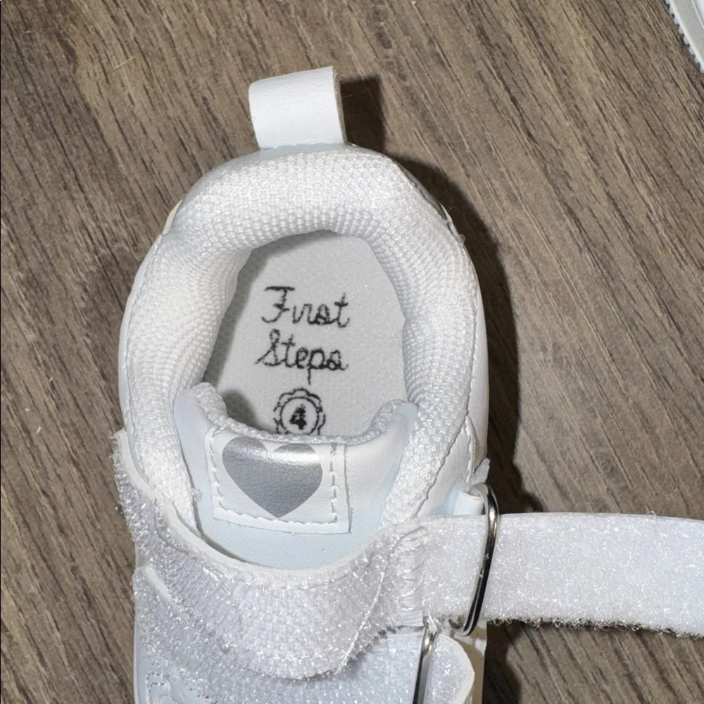 First Steps Baby girl Sneakers size‎ 4 with hook and loop Straps bright white